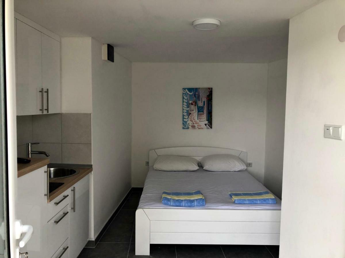 Apartments Lukrecia Неум Экстерьер фото