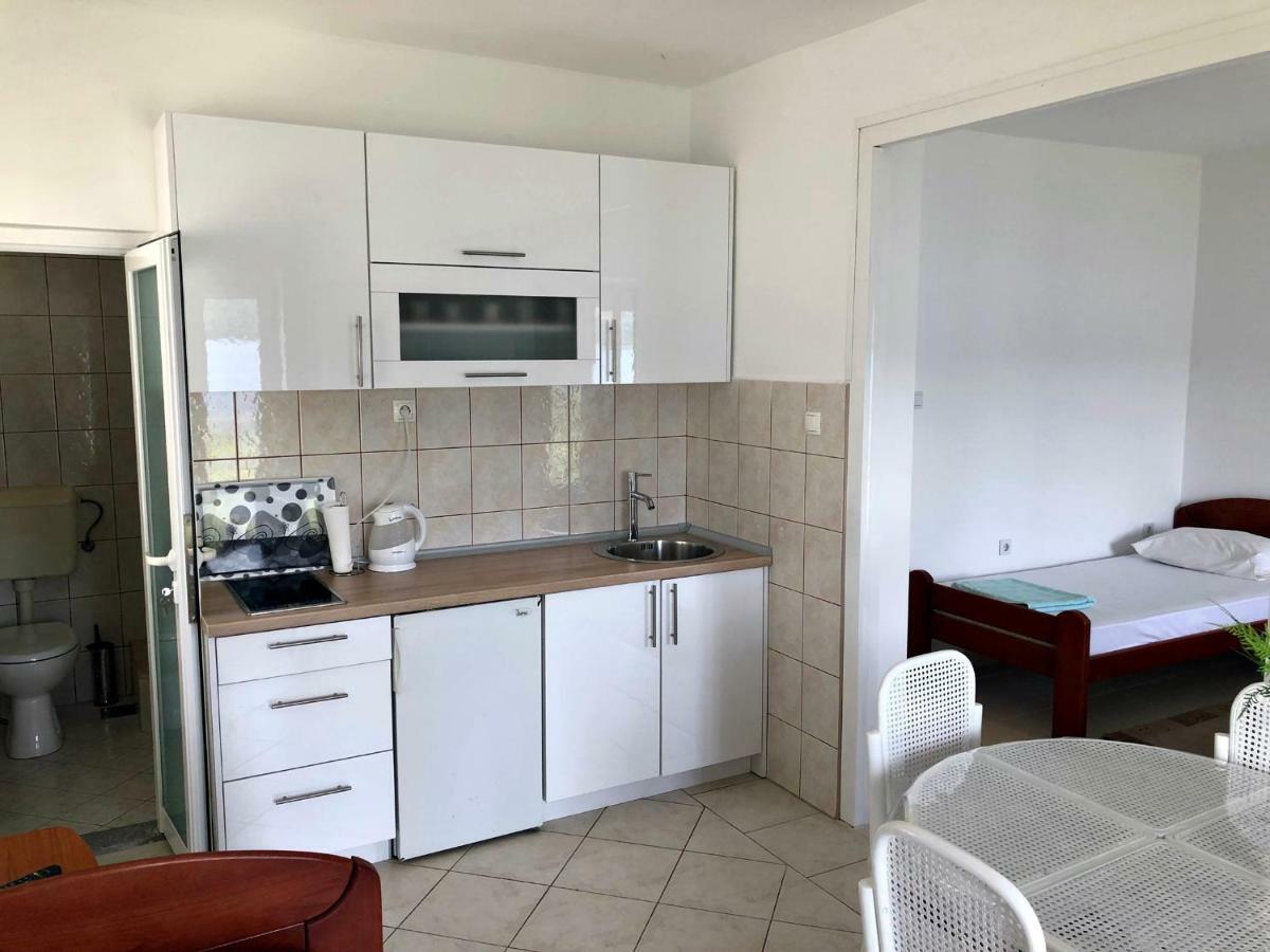 Apartments Lukrecia Неум Экстерьер фото