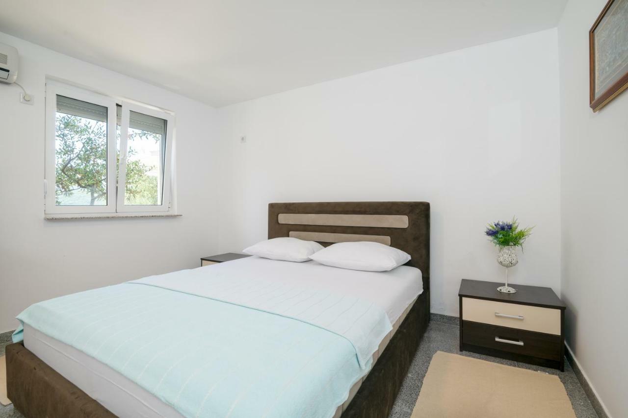 Apartments Lukrecia Неум Экстерьер фото