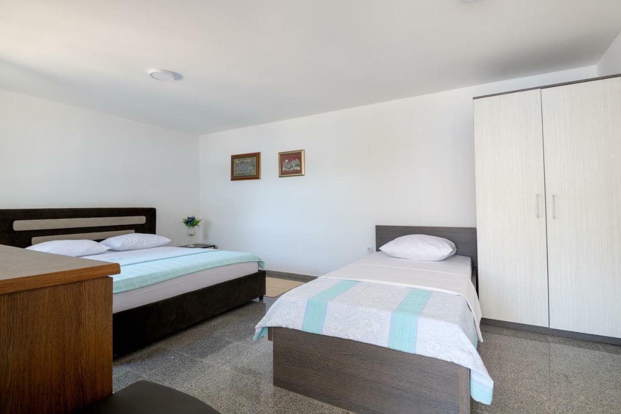 Apartments Lukrecia Неум Экстерьер фото
