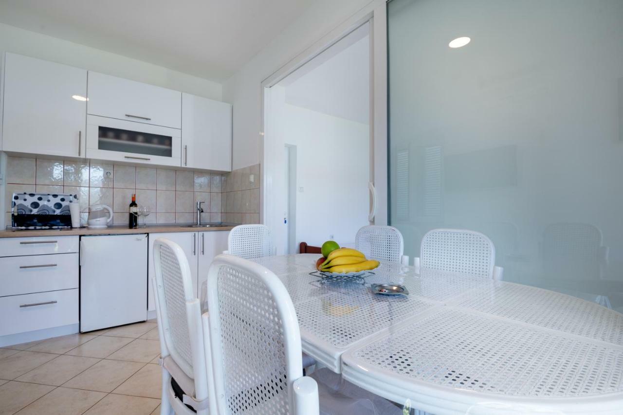 Apartments Lukrecia Неум Экстерьер фото