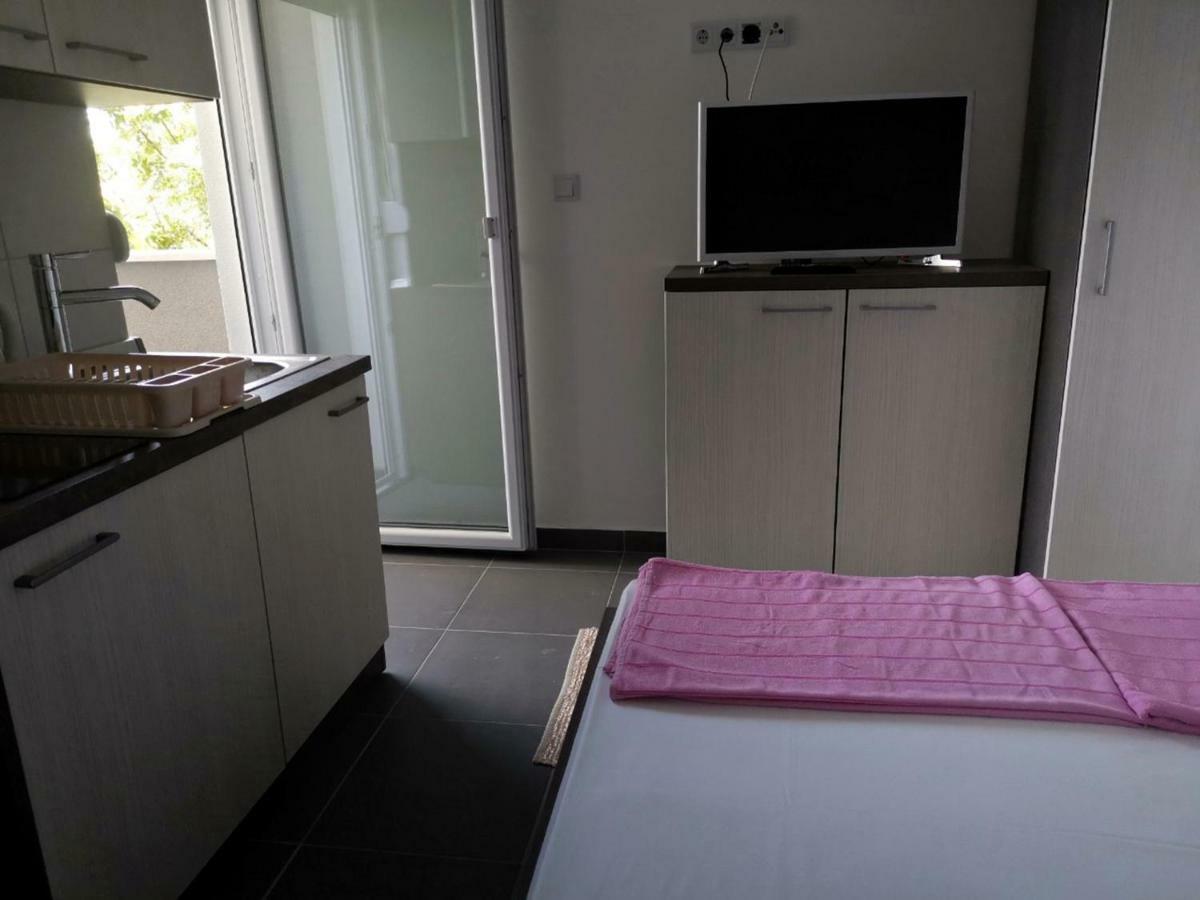 Apartments Lukrecia Неум Экстерьер фото