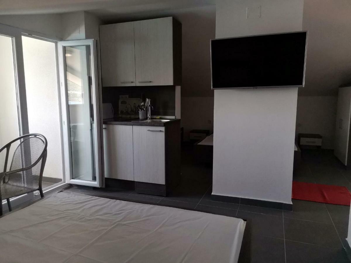 Apartments Lukrecia Неум Экстерьер фото