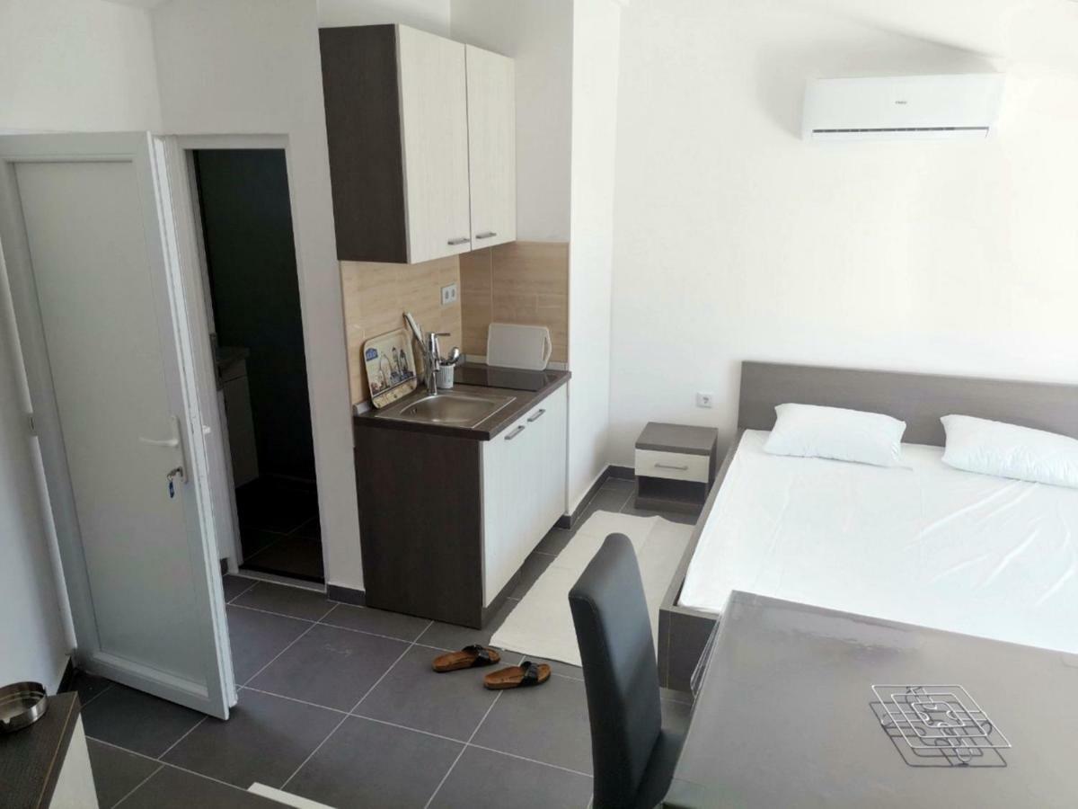Apartments Lukrecia Неум Экстерьер фото
