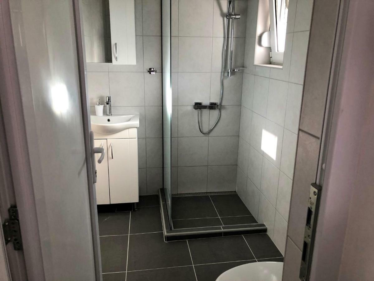 Apartments Lukrecia Неум Экстерьер фото